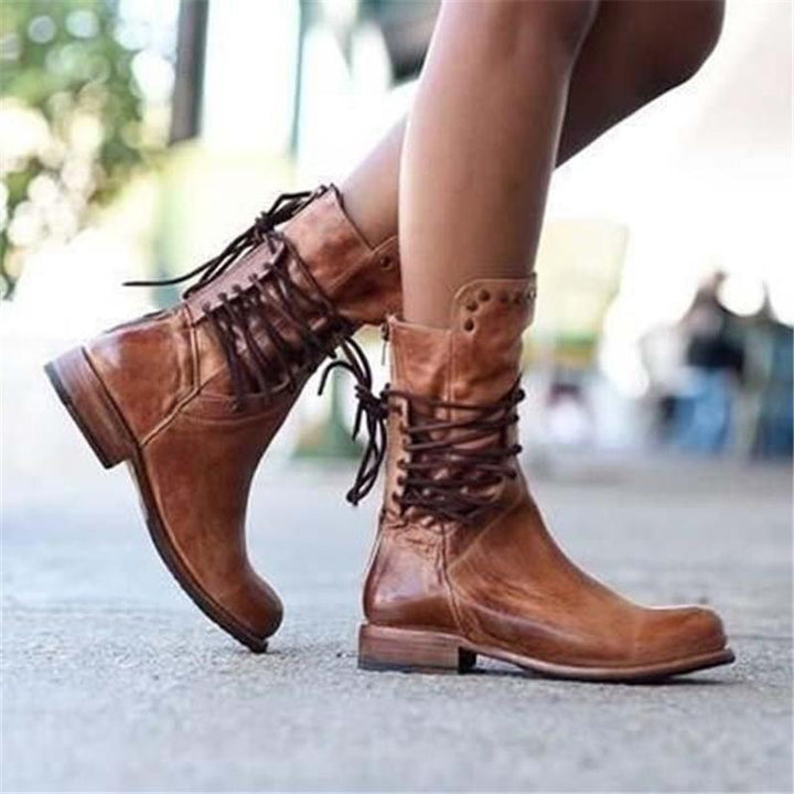 Odette | Bottes mi-mollet rétro à lacets avec détails cloutés